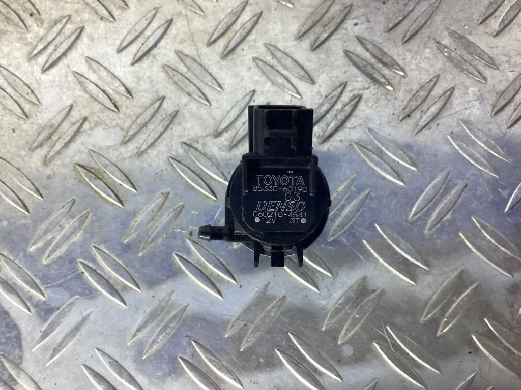 Windscreen/windshield washer pump – Lexus RC (2014-)