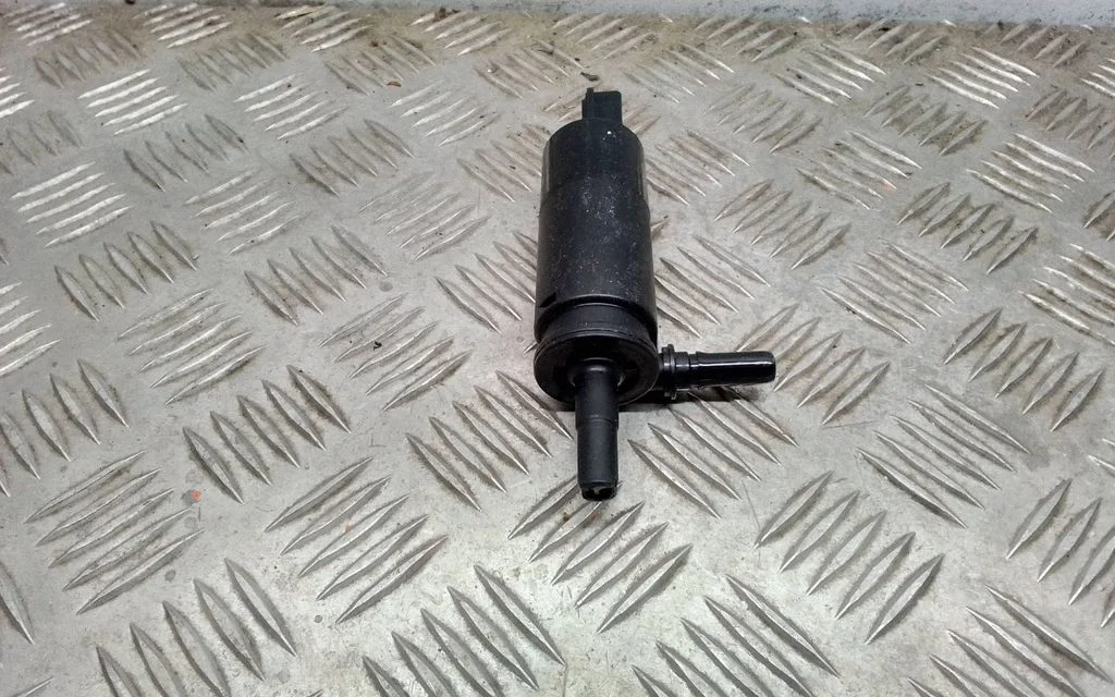 Windscreen/windshield washer pump – BMW X5 F15 (2013-2017)