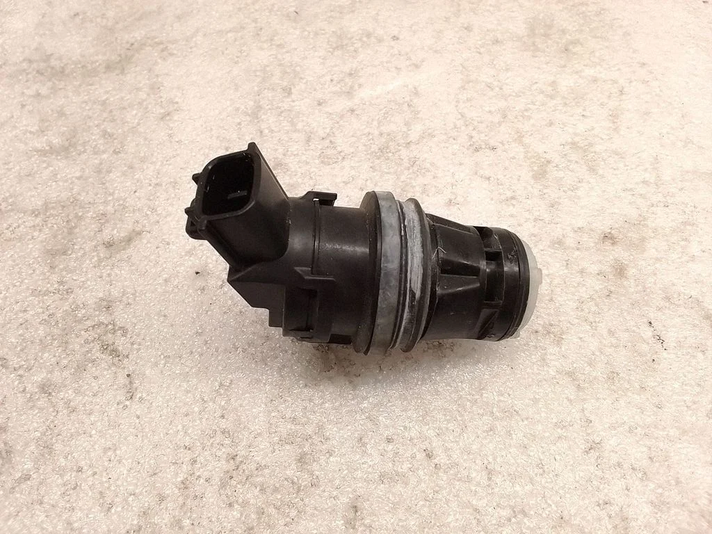 Windscreen/windshield washer pump – Lexus RX III (2008-2015)