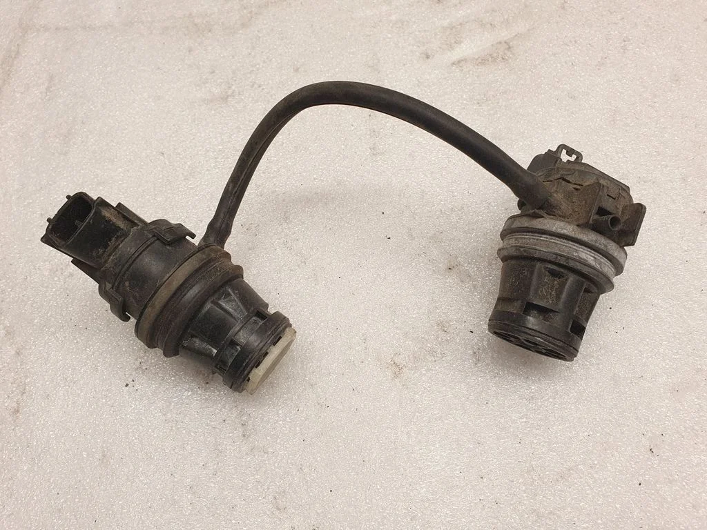 Windscreen/windshield washer pump – Lexus RX III (2008-2015)