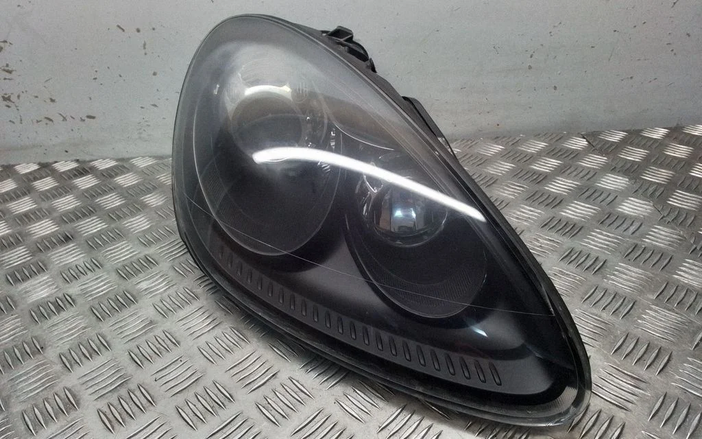 Headlight/headlamp – front right