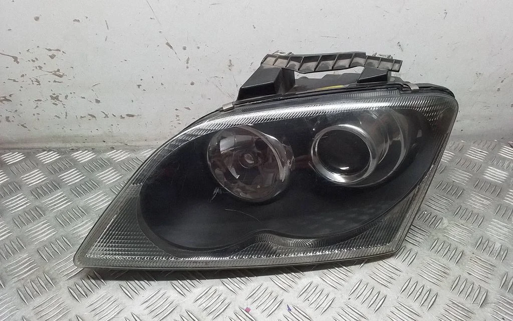 Headlight/headlamp – left