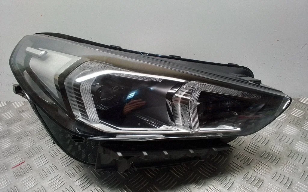 Esituli – BMW X1 U11 (2022-)