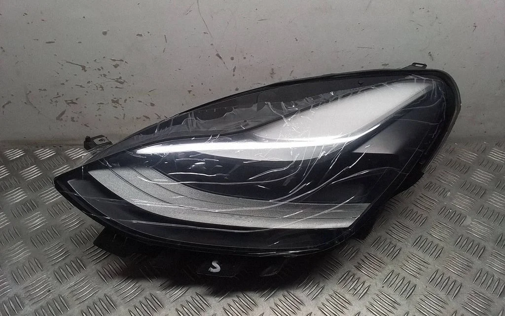 Headlight/headlamp – Tesla Model Y (2020-)