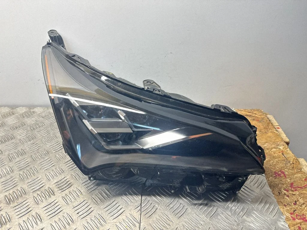 Headlight/headlamp – front right