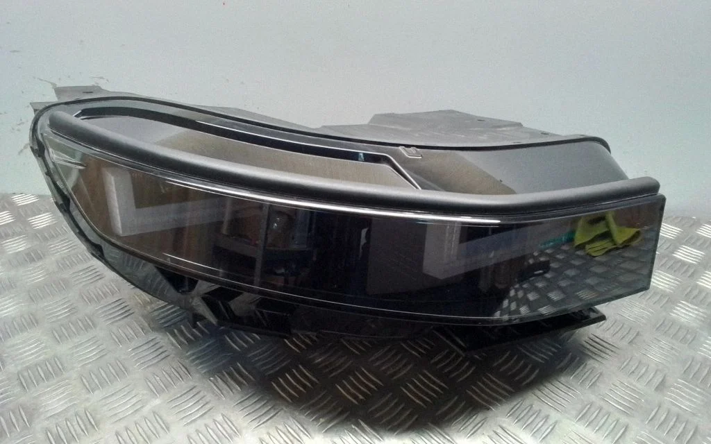 Headlight/headlamp – front right