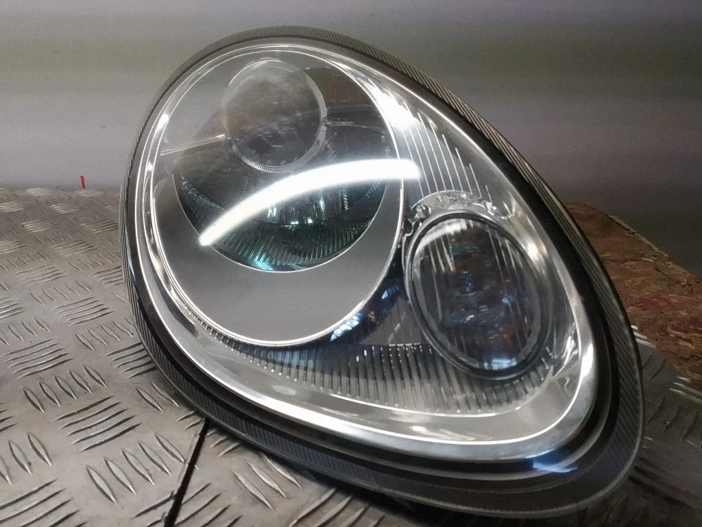 Headlight/headlamp – front right
