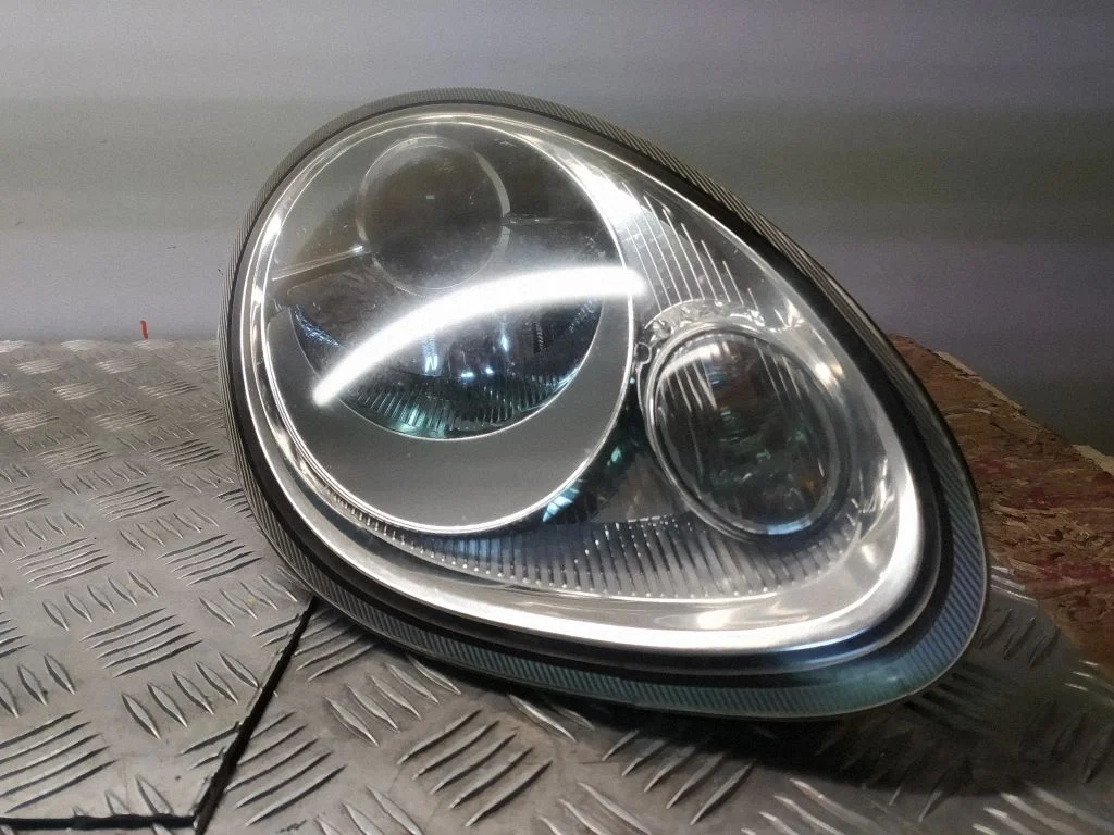 Headlight/headlamp – front right