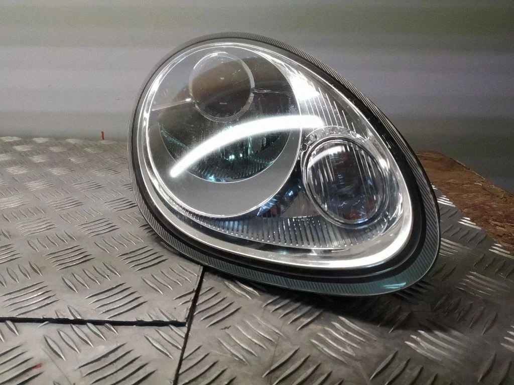 Headlight/headlamp – front right