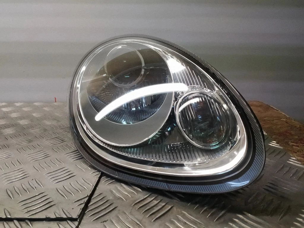 Headlight/headlamp – front right