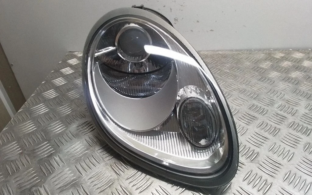 Headlight/headlamp – front right