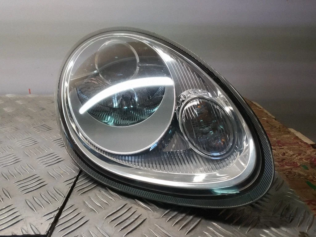 Headlight/headlamp – front right