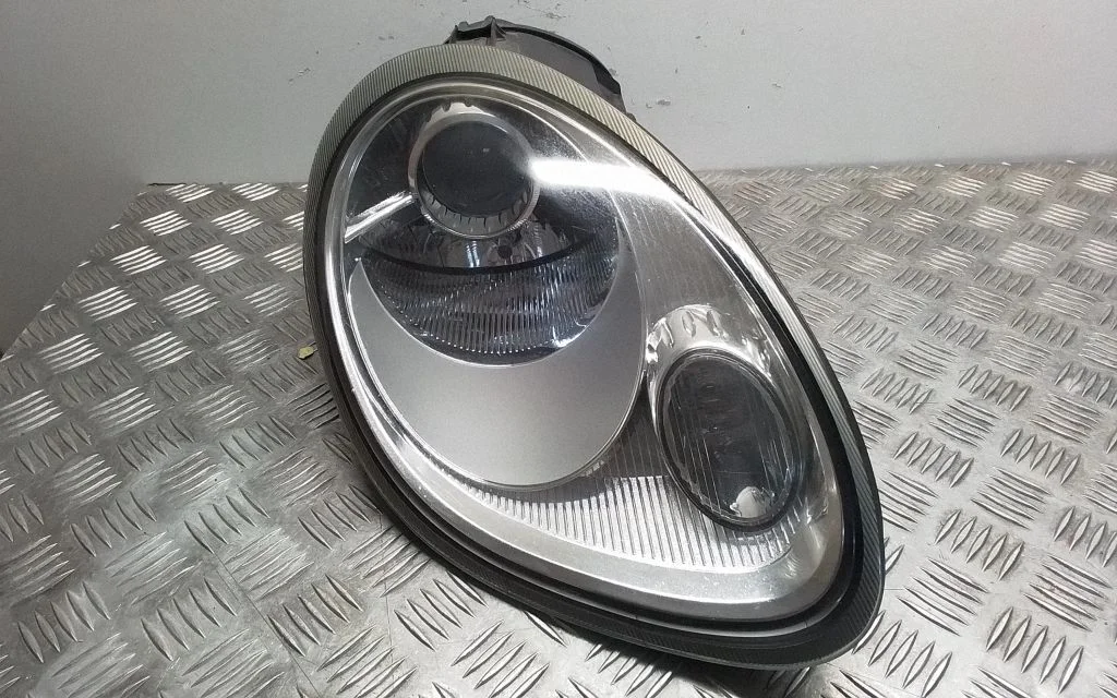 Headlight/headlamp – front right