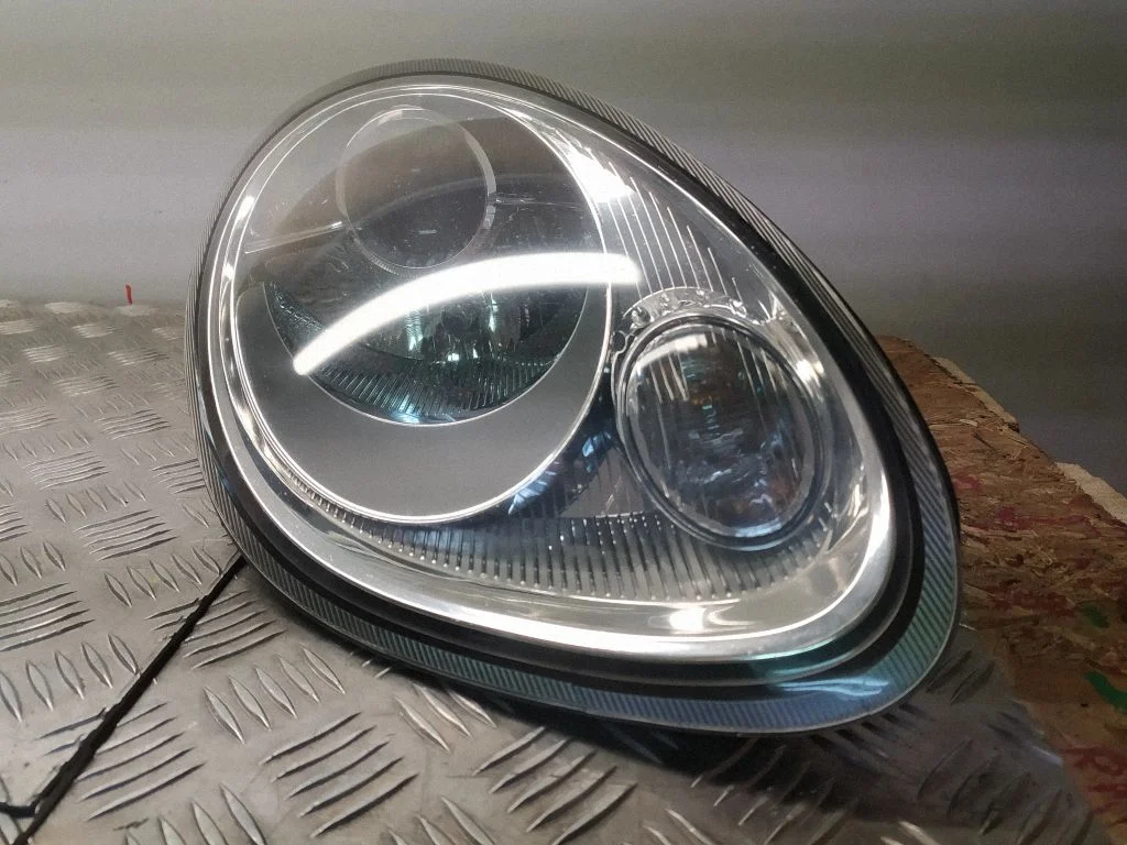 Headlight/headlamp – front right
