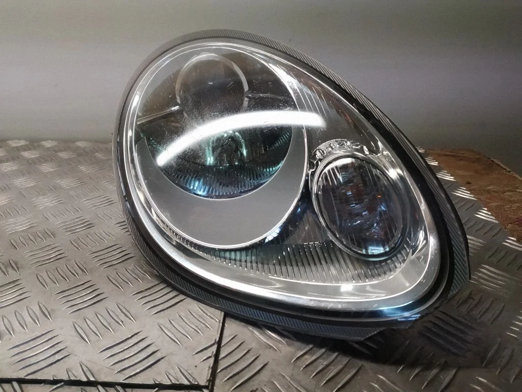 Headlight/headlamp – front right