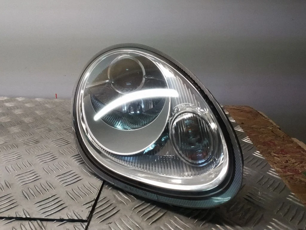 Headlight/headlamp – front right