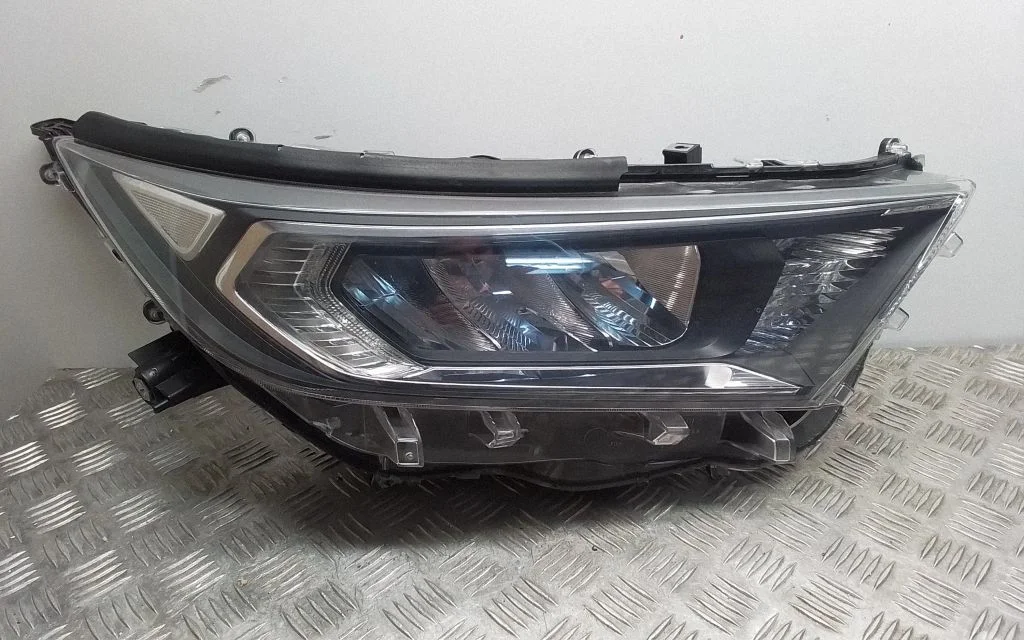 Headlight/headlamp – front right