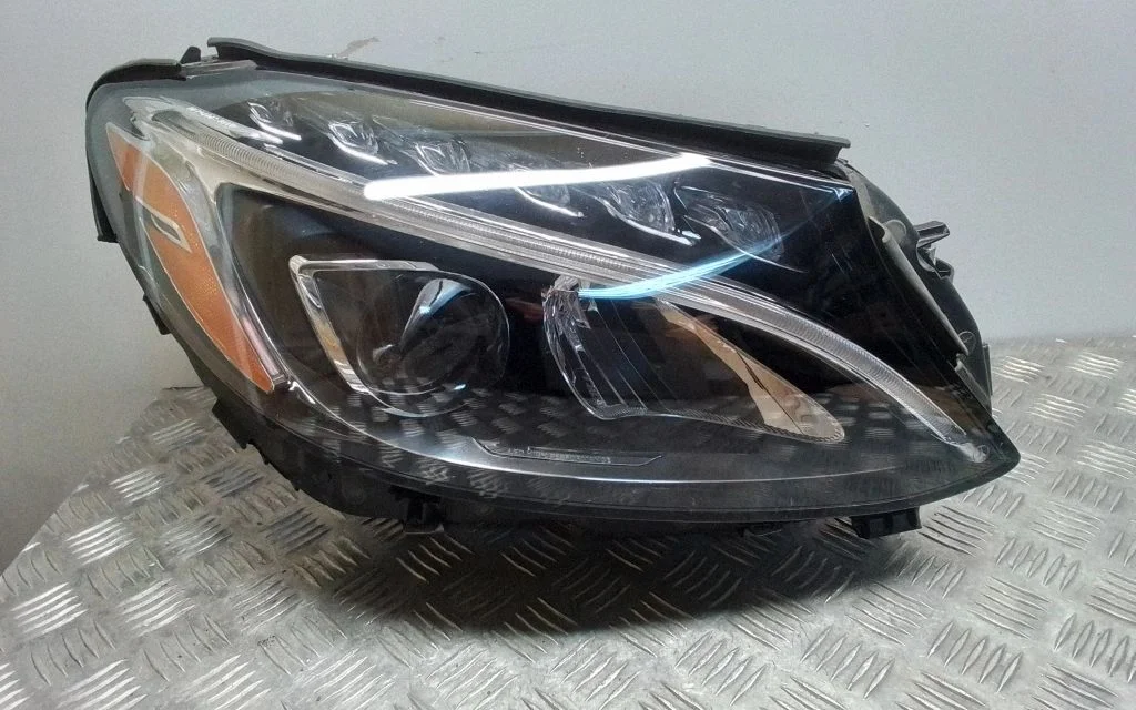 Headlight/headlamp – front right
