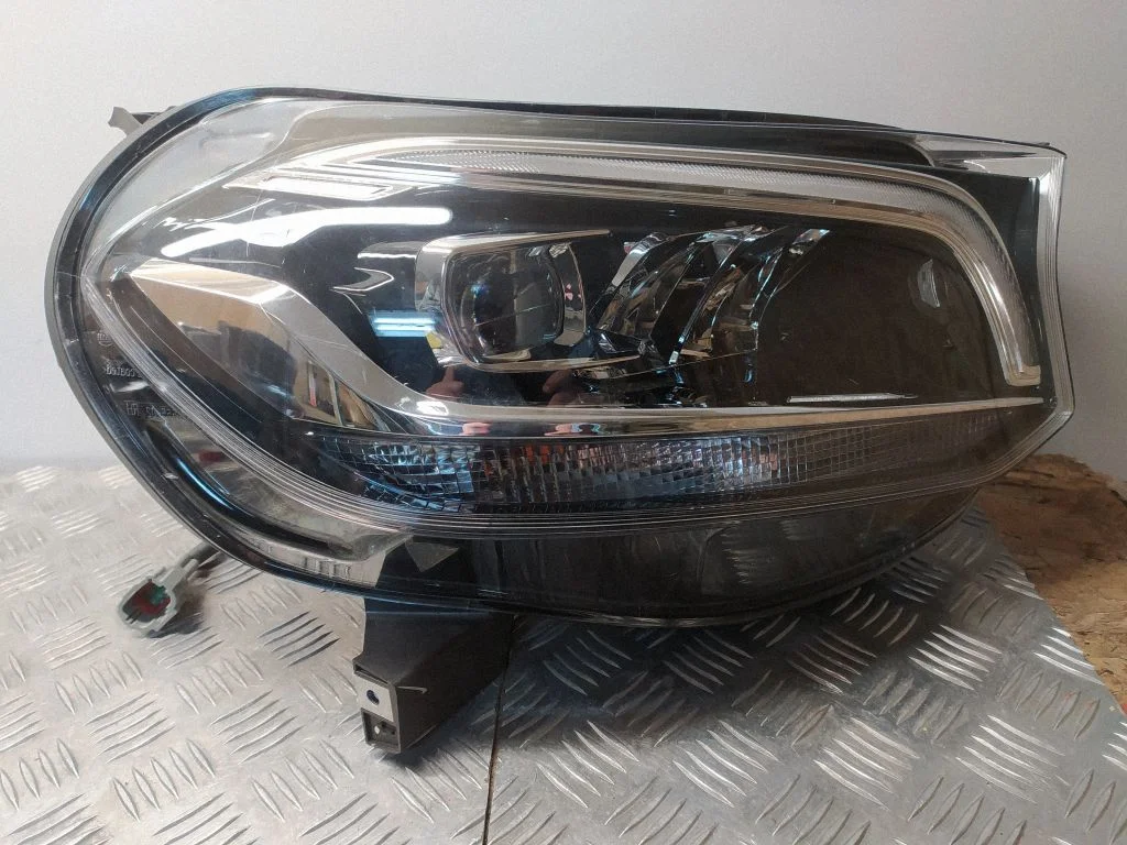 Headlight/headlamp – Mercedes-Benz X-class W470 (2017-2020)
