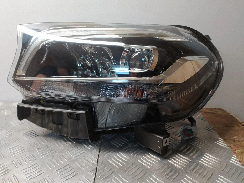 Headlight/headlamp – Mercedes-Benz X-class W470 (2017-2020)