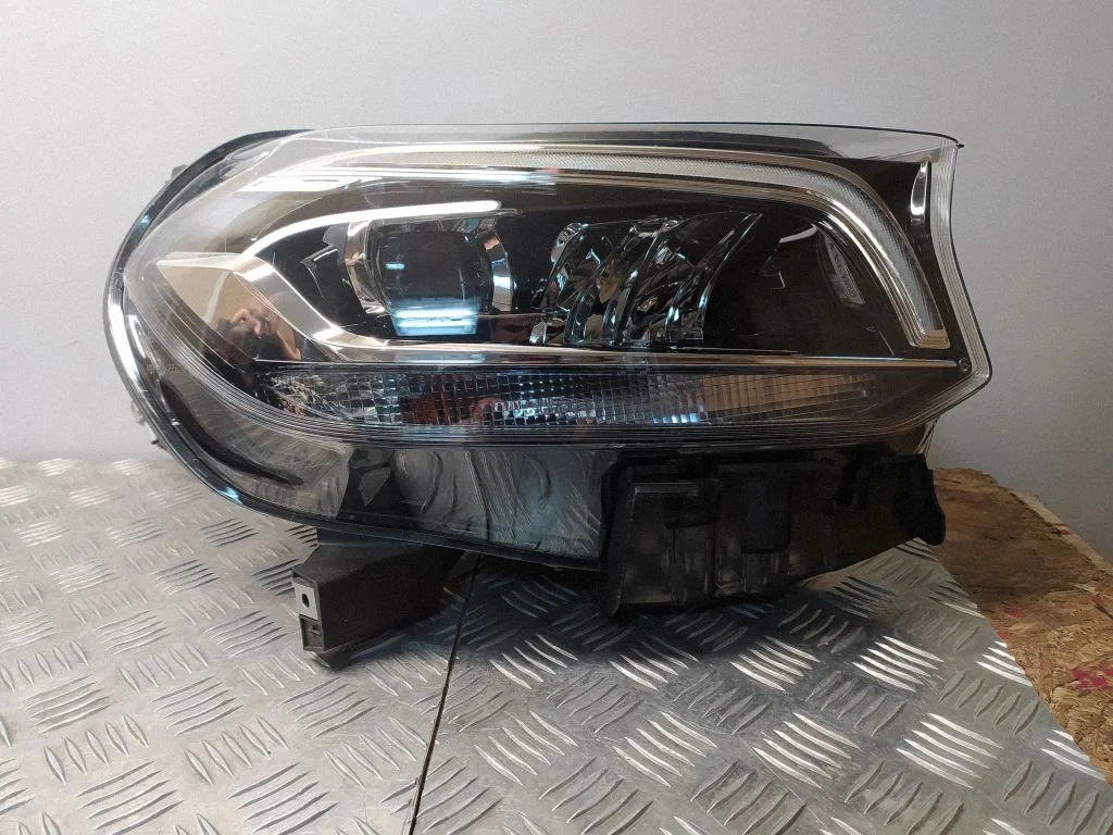 Headlight/headlamp – Mercedes-Benz X-class W470 (2017-2020)