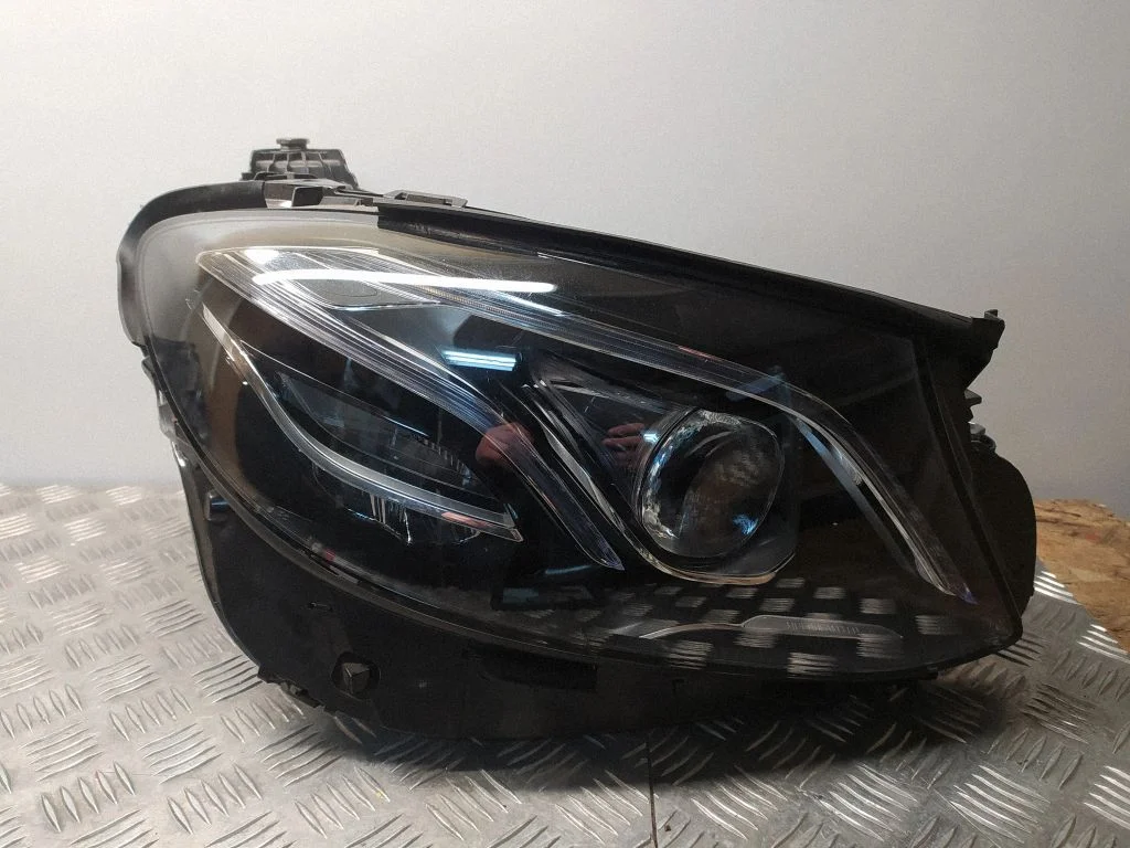 Priekšējais lukturis A2139067606