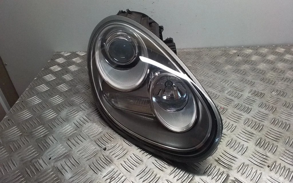 Headlight/headlamp – front right