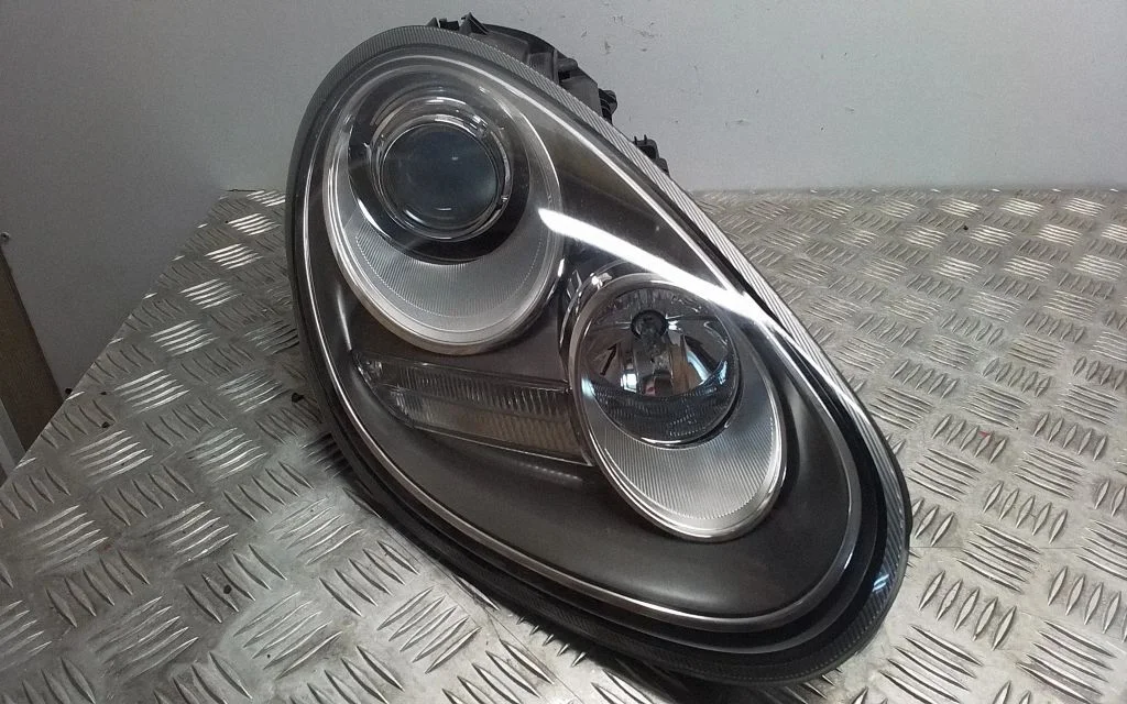 Headlight/headlamp – front right