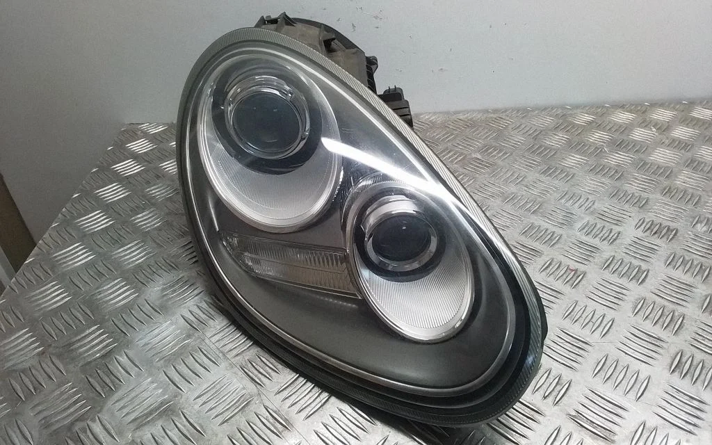 Headlight/headlamp – front right