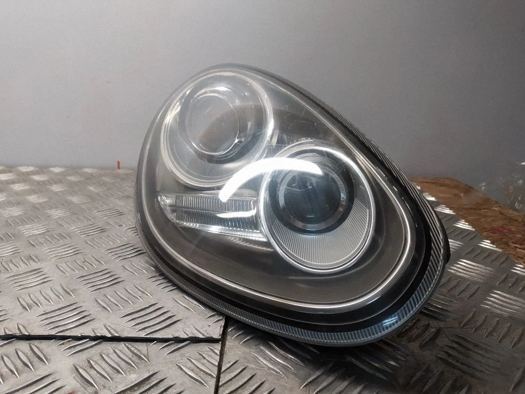 Headlight/headlamp – front right