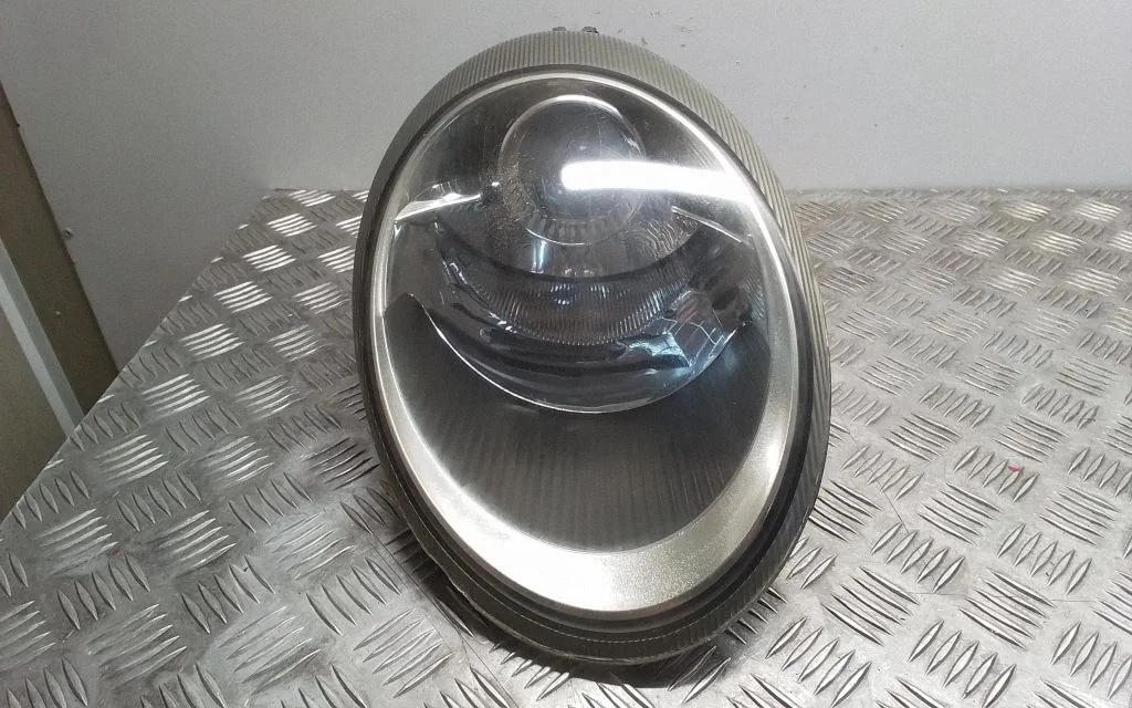 Reflektor – prawy przód