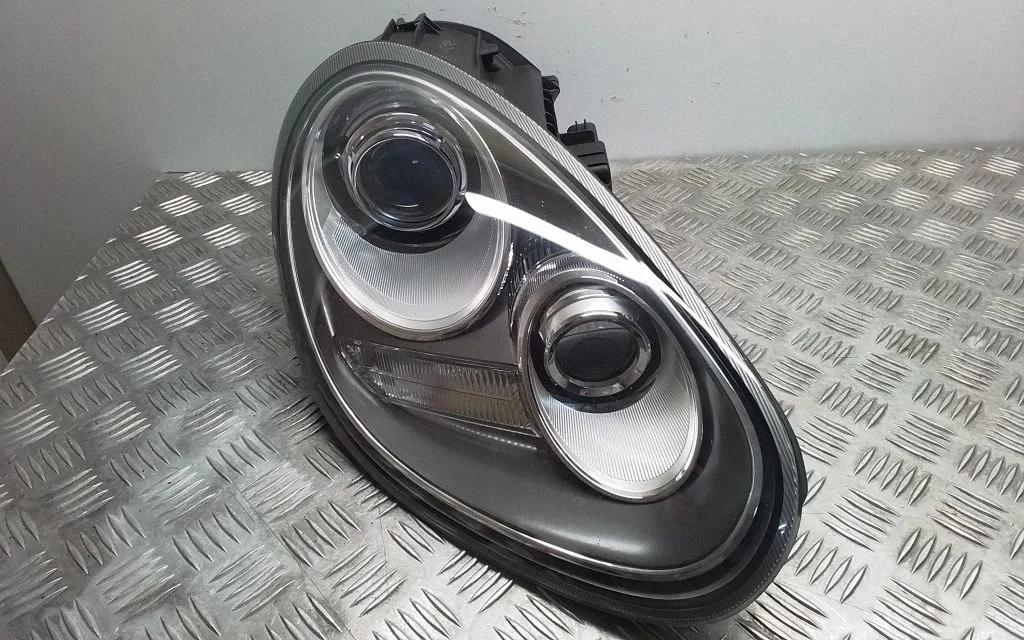 Headlight/headlamp – front right