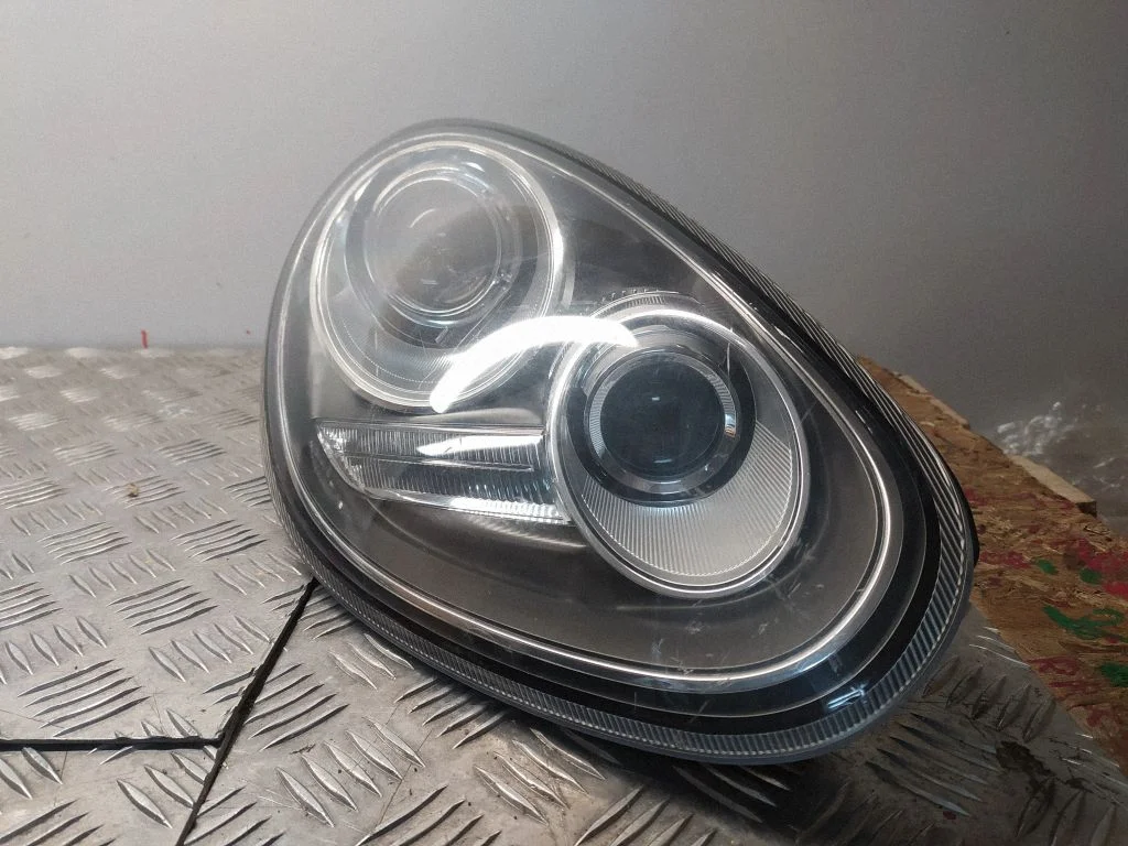 Headlight/headlamp – front right