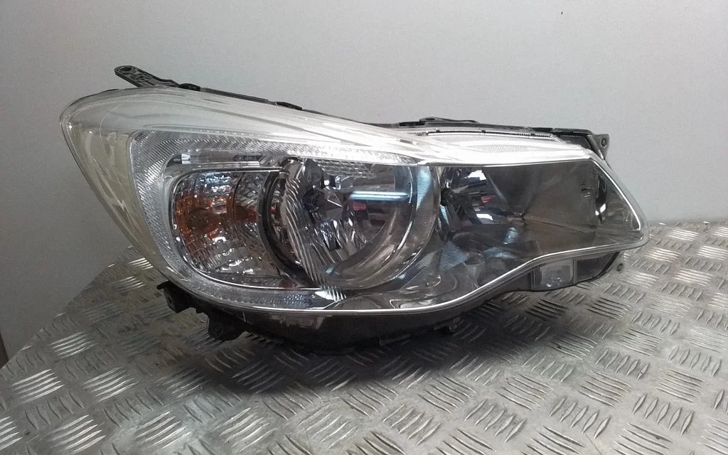 Headlight/headlamp – front right