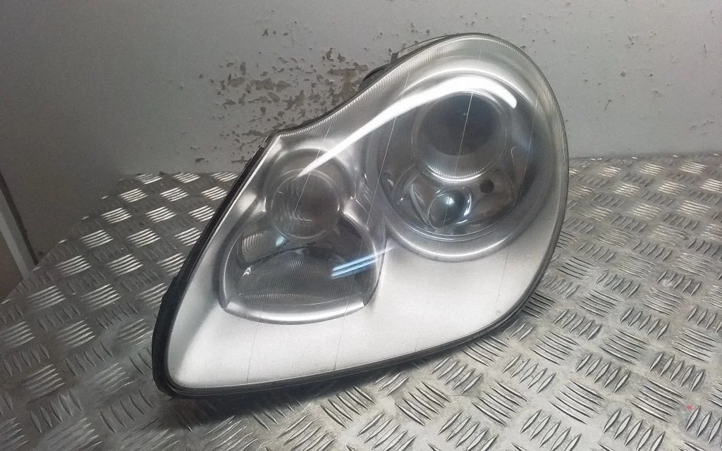 Priekšējais lukturis 89306350