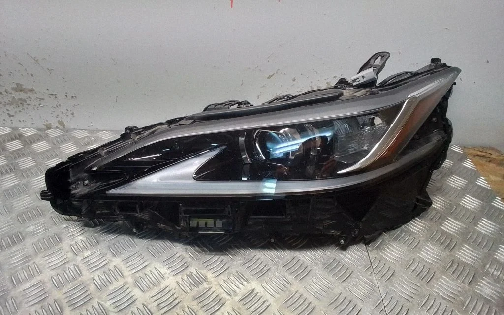 Esituli – Lexus ES VII XZ10 (2018-2021), eesmine vasak