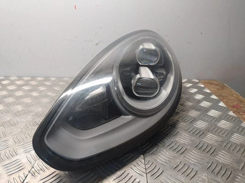 Headlight/headlamp – front left