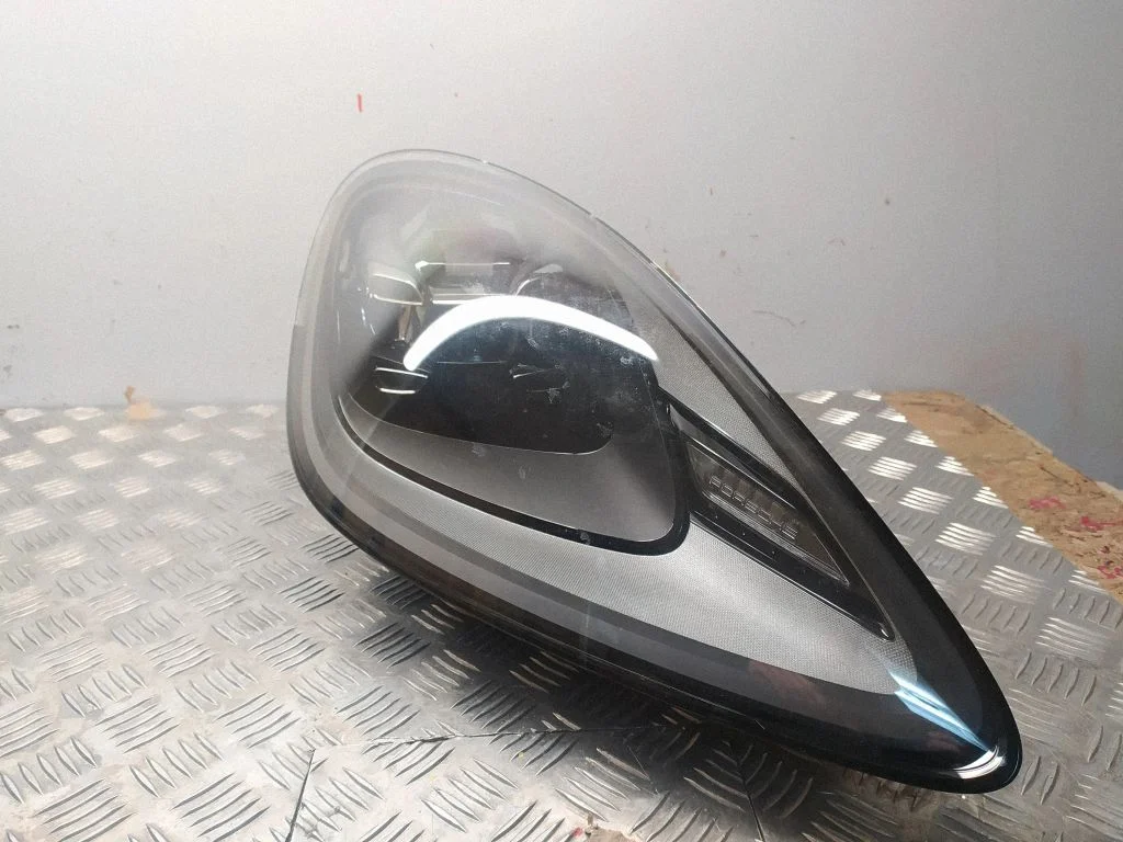 Headlight/headlamp 9Y0941034AK