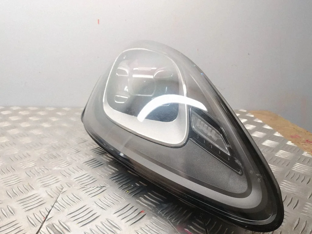 Headlight/headlamp 9Y0941034T