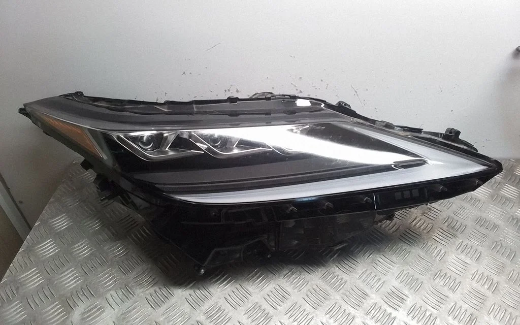 Headlight/headlamp – front right