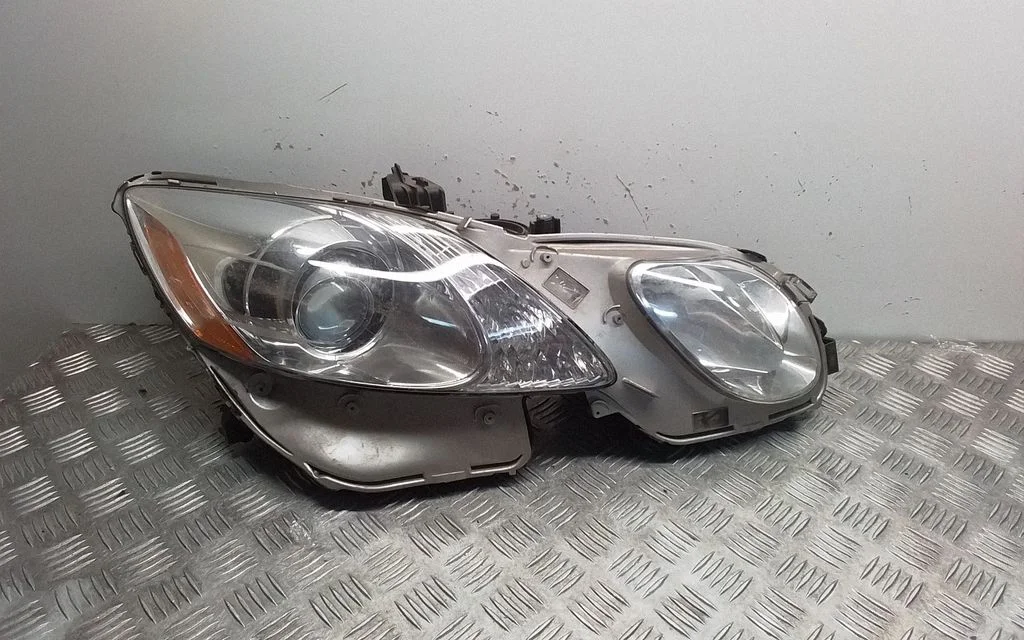Headlight/headlamp – front right
