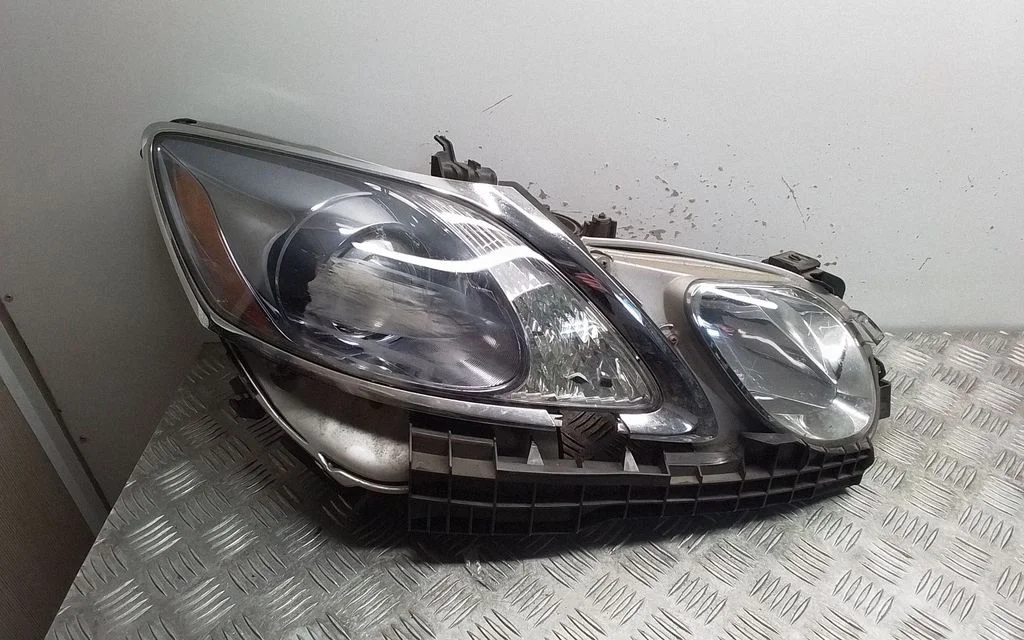 Headlight/headlamp – front right