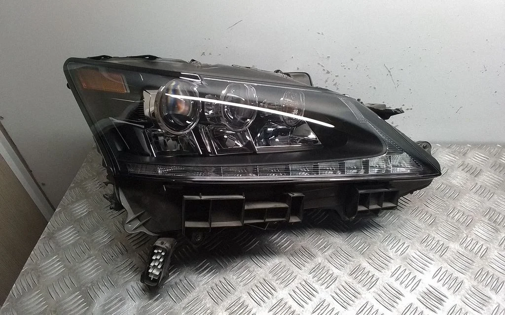 Headlight/headlamp – front right