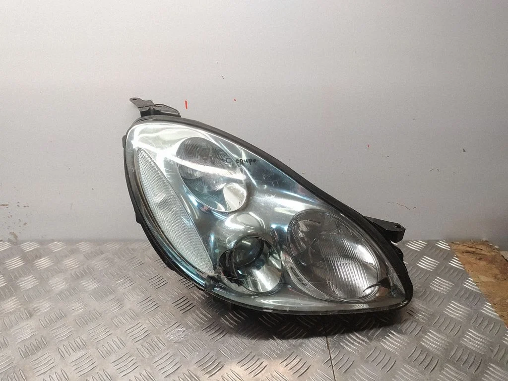 Headlight/headlamp – front right
