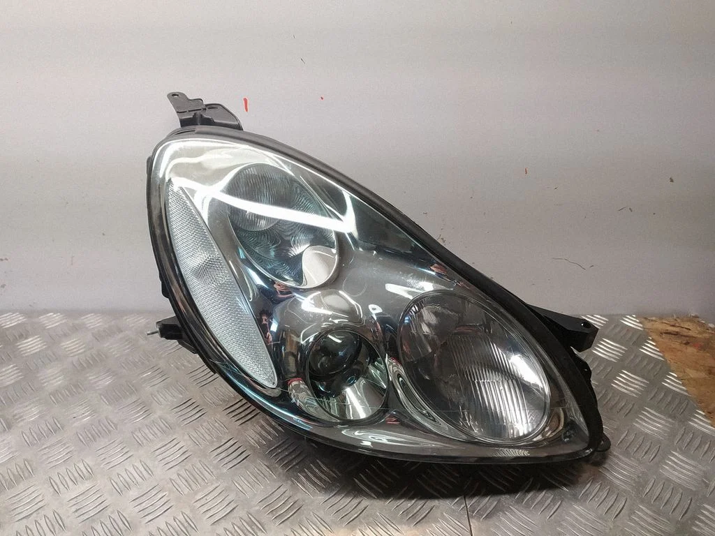 Headlight/headlamp – front right