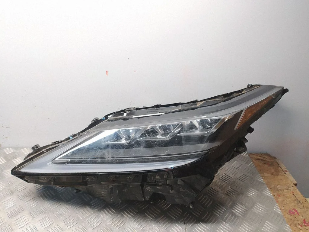 Headlight/headlamp – front right