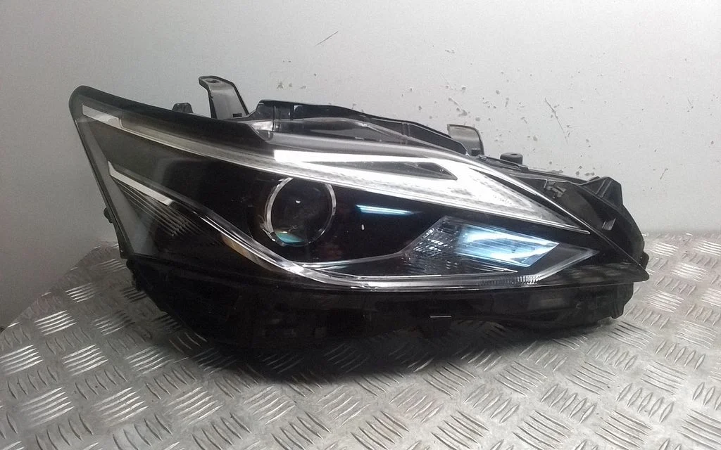 Headlight/headlamp – front right