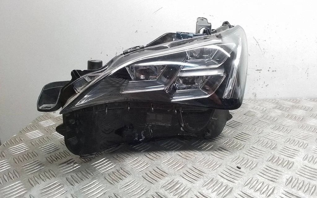 Headlight/headlamp – front left