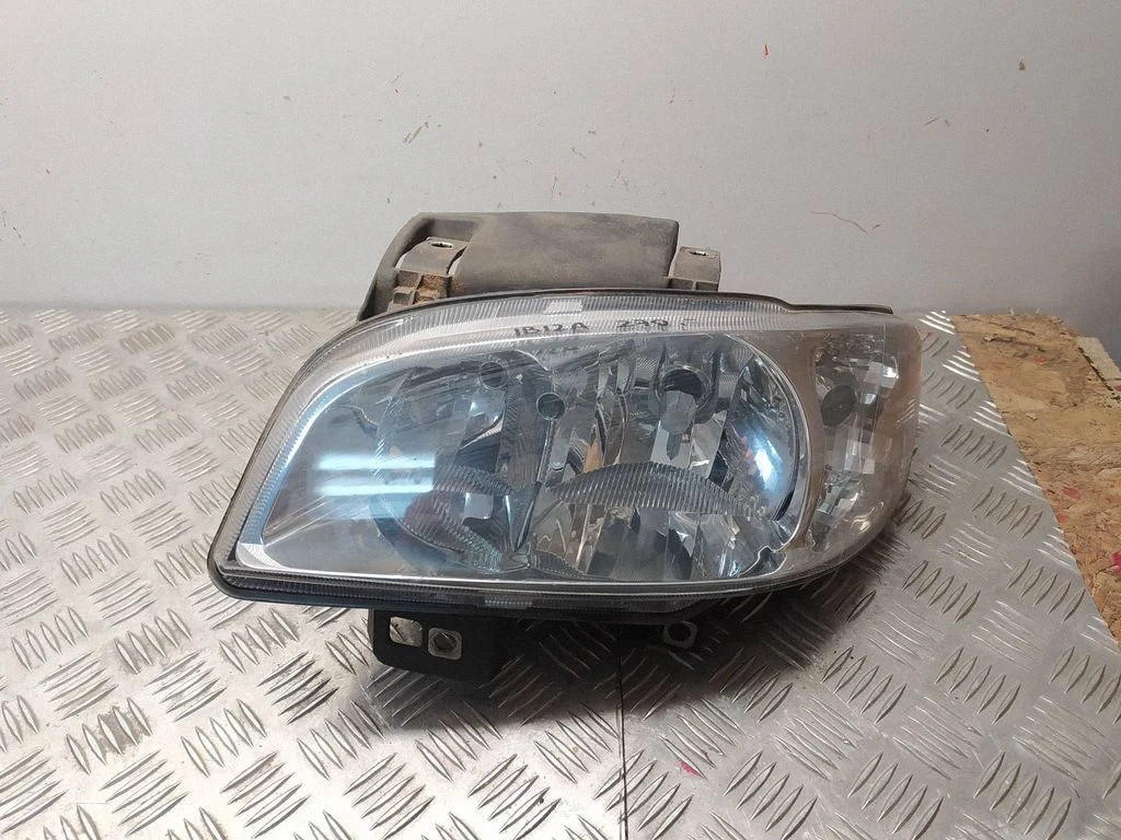 Headlight/headlamp – Seat Ibiza II (6k) (1999-2002)