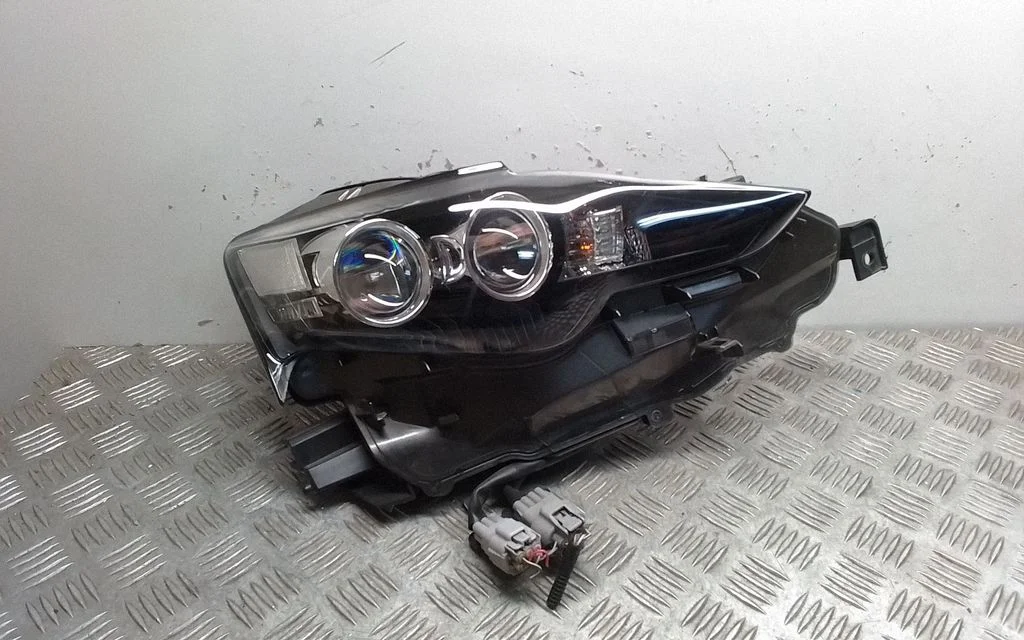 Headlight/headlamp – front right